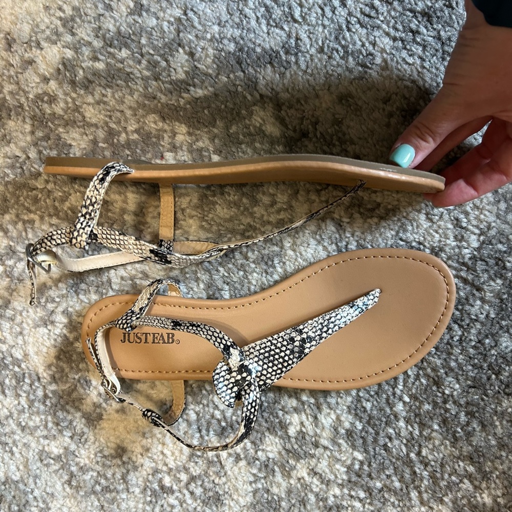 JustFab size 8 sandals!